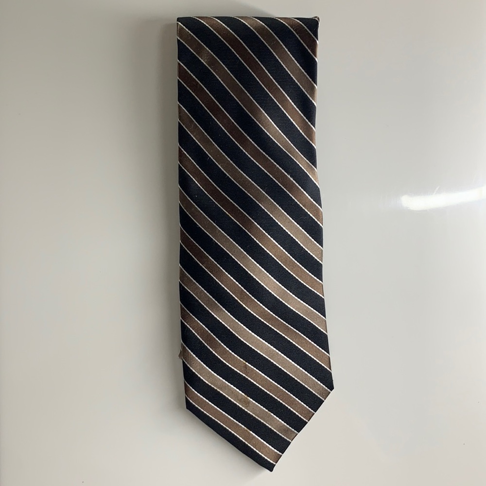 Pronto Uomo men’s silk necktie. Black and brown even cross stripes.